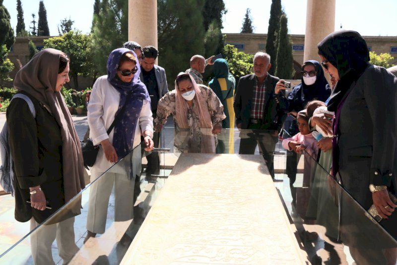 تور گردشگری سالمندان در استان فارس برگزار شد